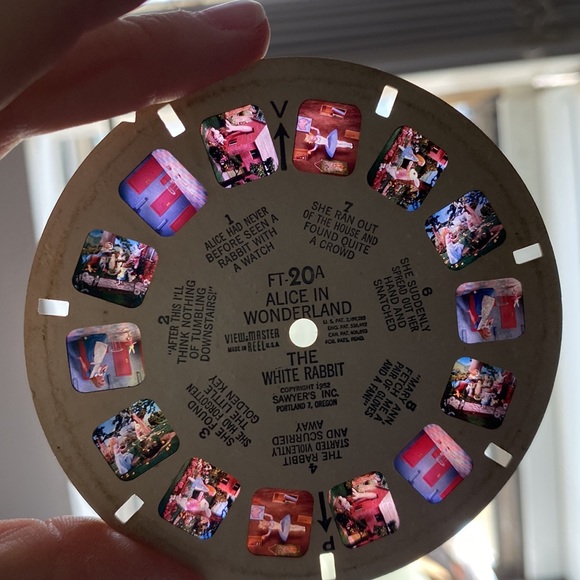 VIEW-MASTER Antique 1950’s Stereoscope with Alice in Wonderland Reel - Picture 16 of 17